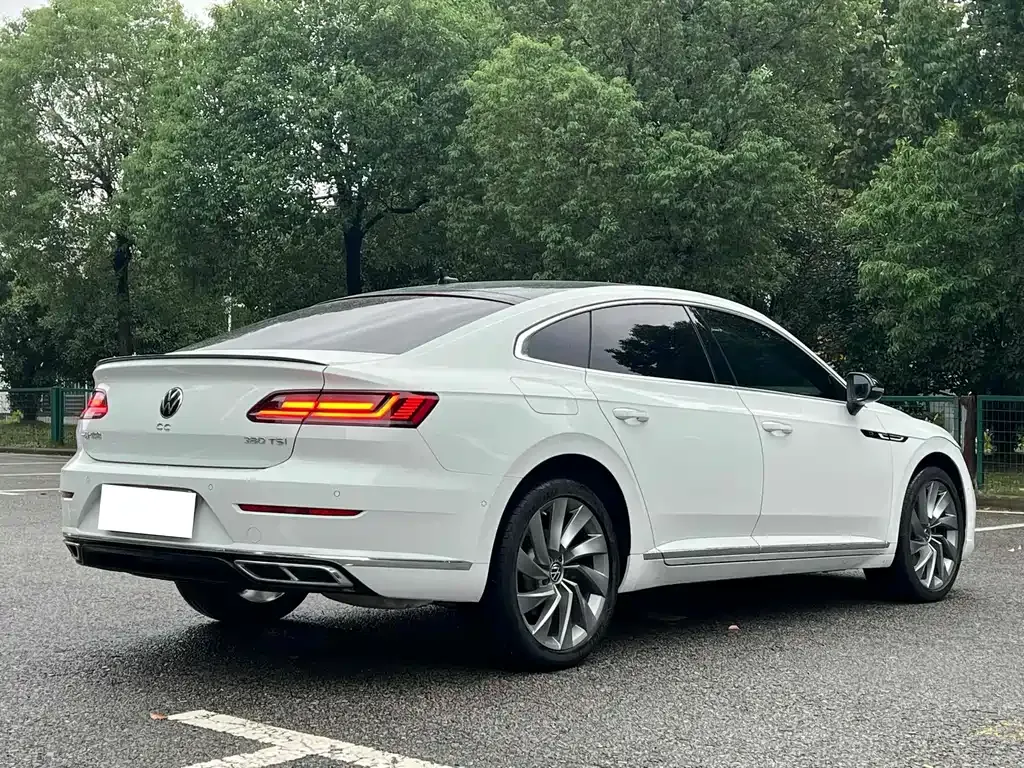 Volkswagen CC 2022 из CN, фото 7