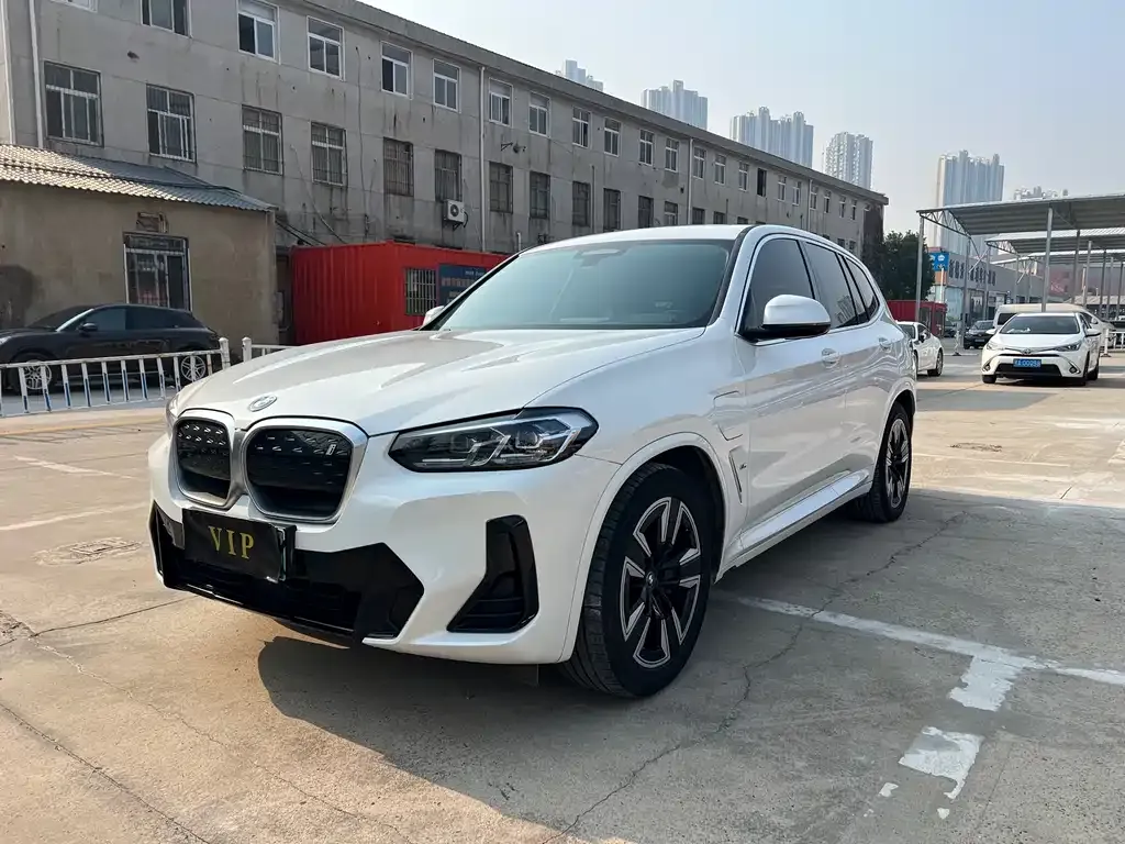 BMW iX3 — фото 1