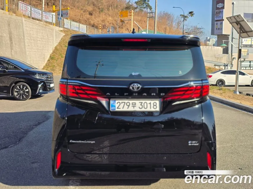 Toyota Alphard — фото 9