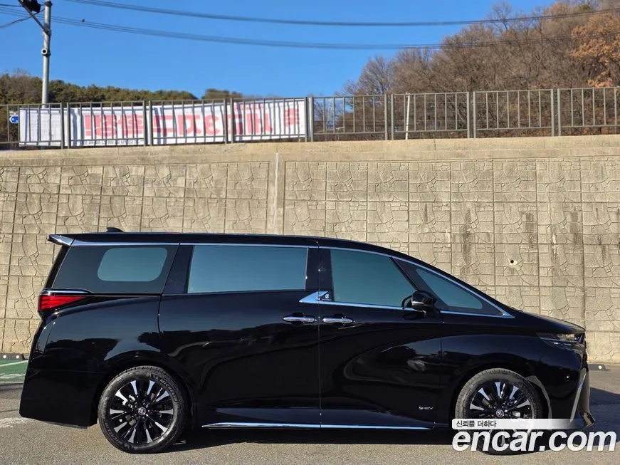 Toyota Alphard — фото 6