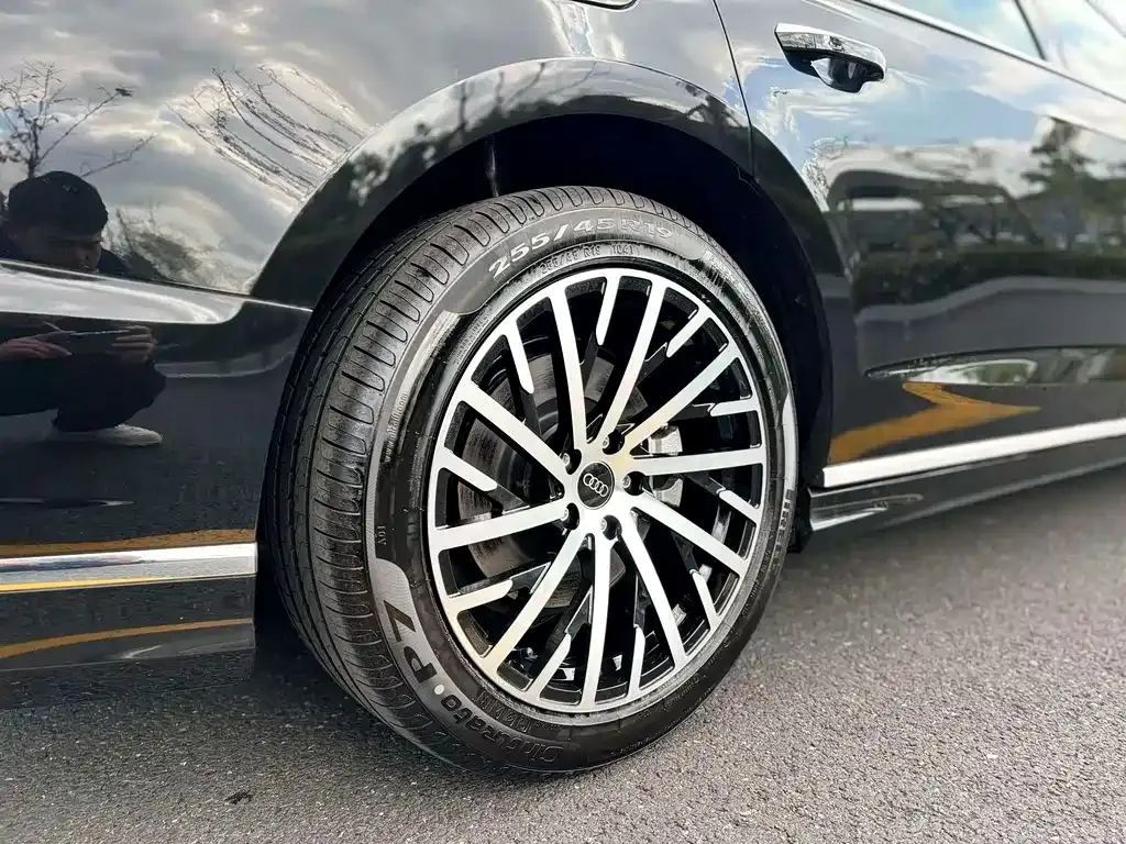 Audi A8 — фото 5