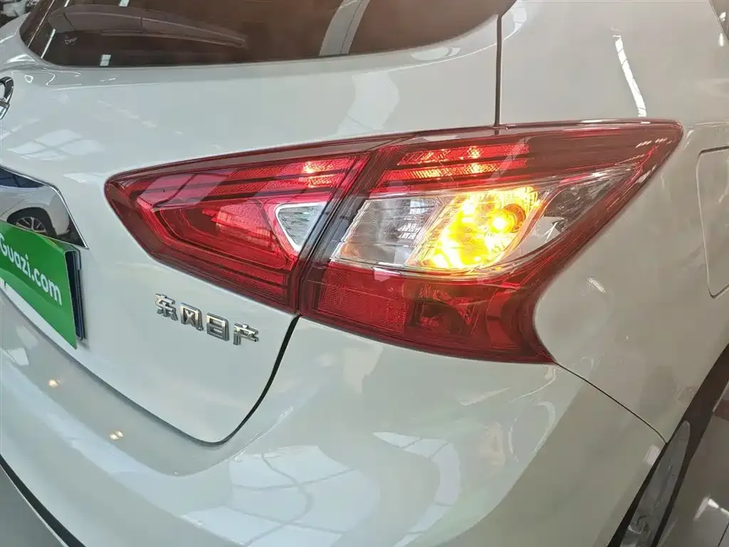 Nissan Tiida 2023 из CN, фото 2