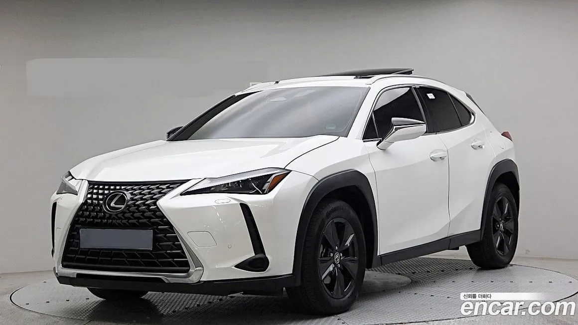 Lexus UX — фото 1