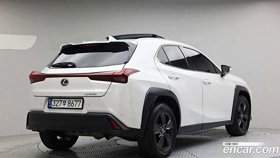 Lexus UX — фото 5