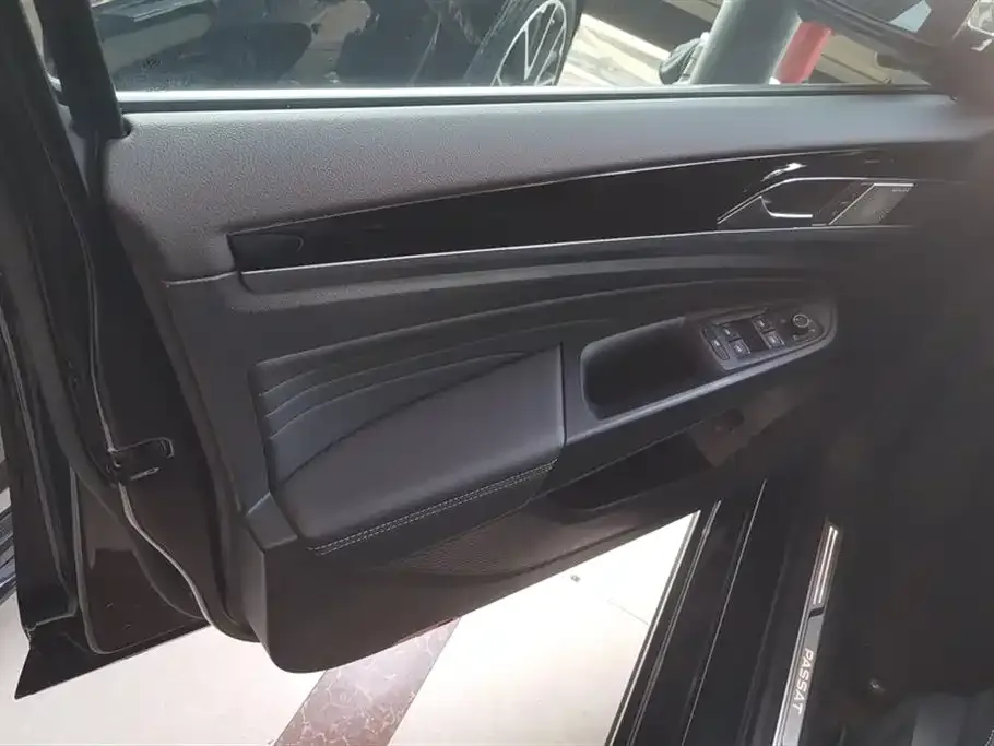 Volkswagen Passat 2023 из CN, фото 2