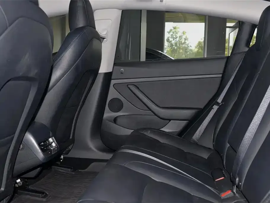 Tesla Model 3 — фото 10