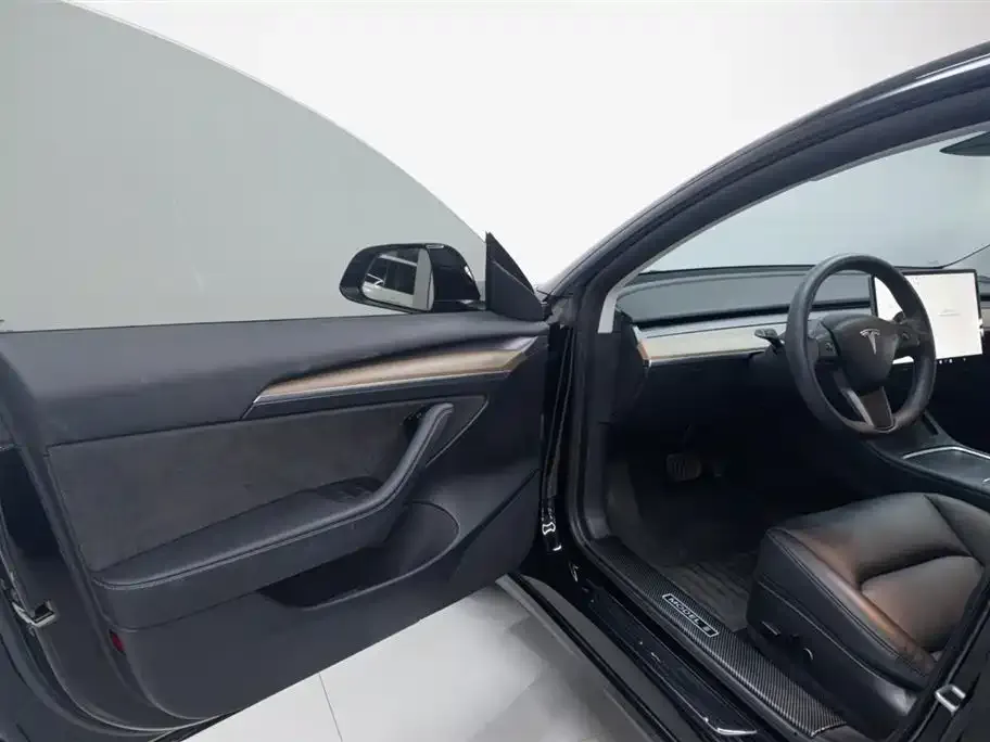 Tesla Model 3 — фото 5