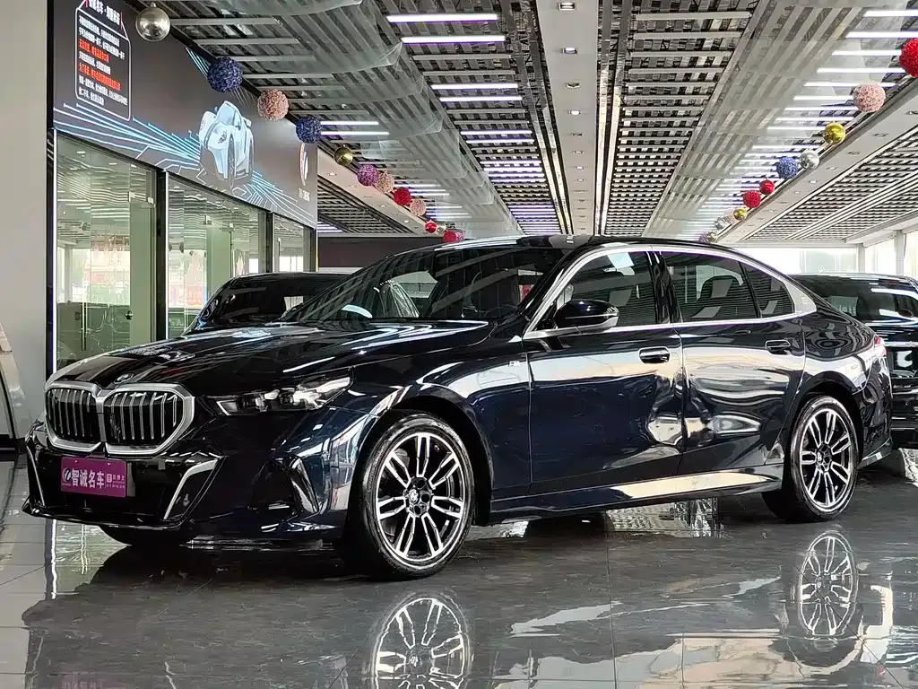 BMW 5 Series 2025 из CN, фото 1