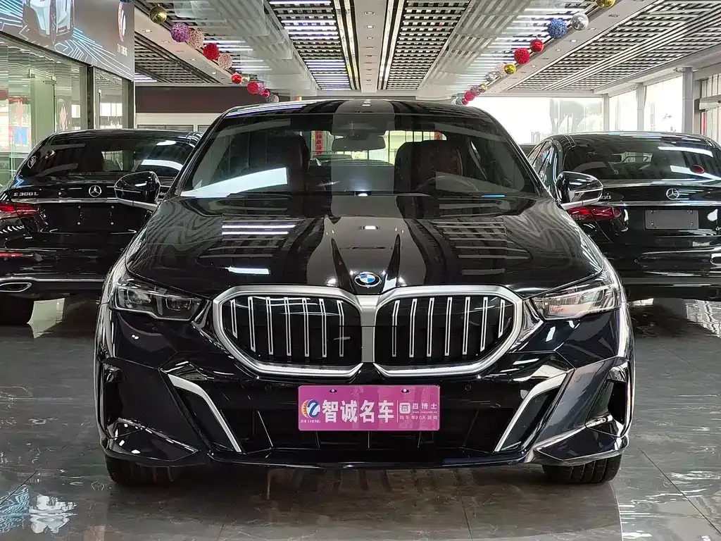 BMW 5 Series 2025 из CN, фото 10