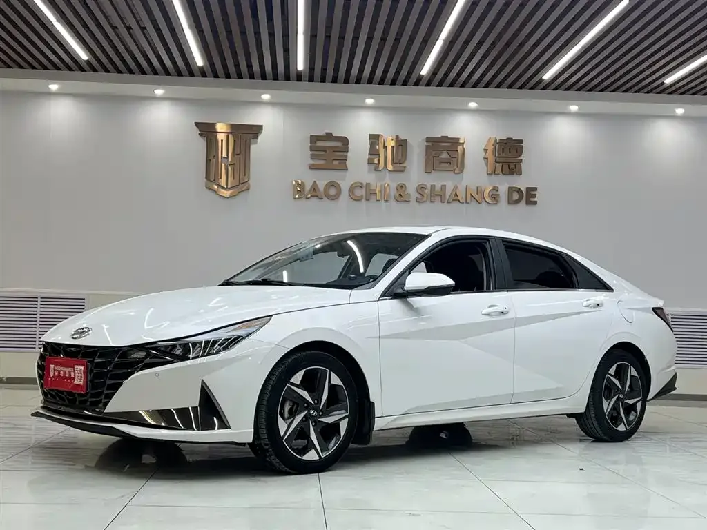 Hyundai Elantra 2023 из CN, фото 1