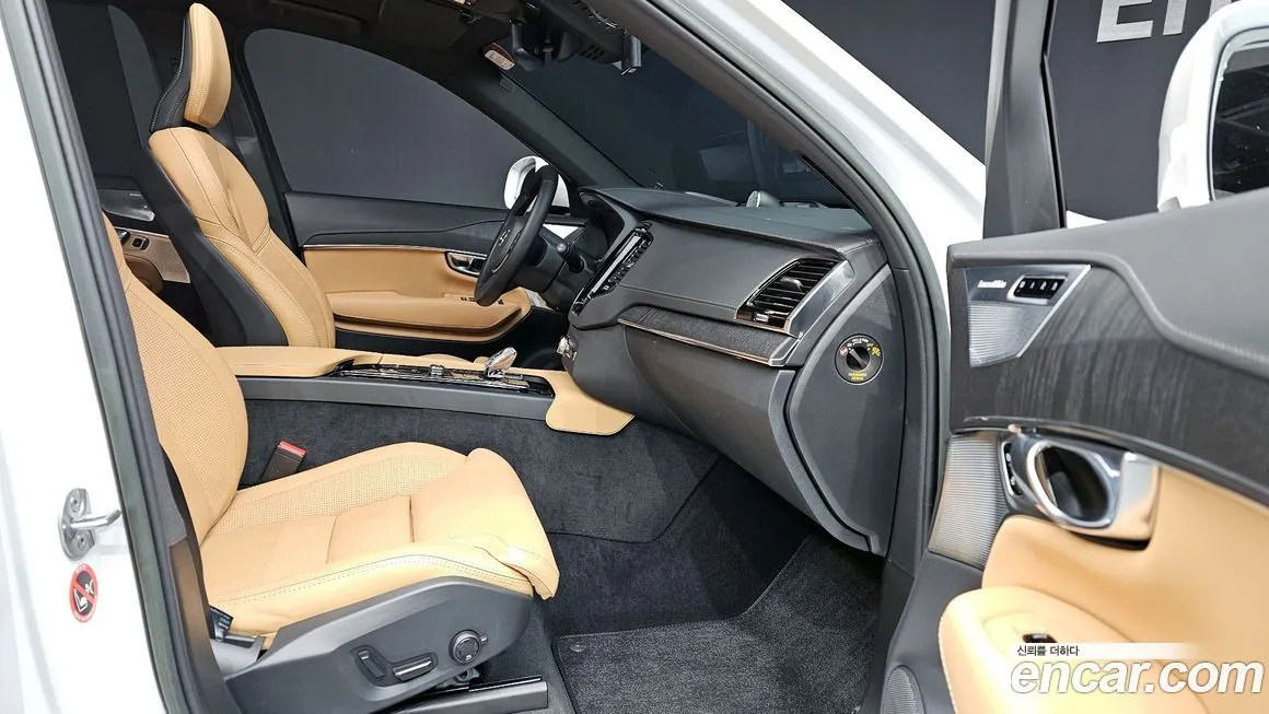 Volvo XC90 — фото 10