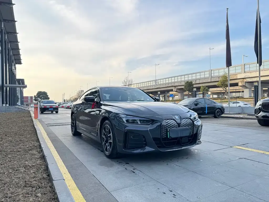 BMW i4 2026 из CN, фото 4