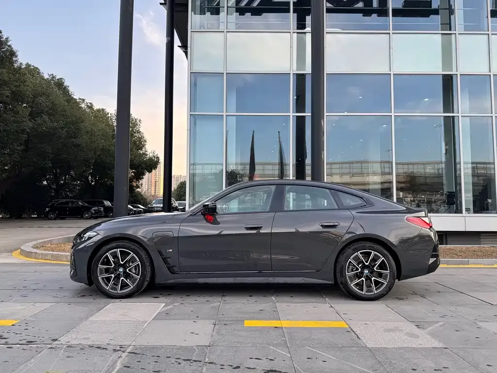BMW i4 2026 из CN, фото 2