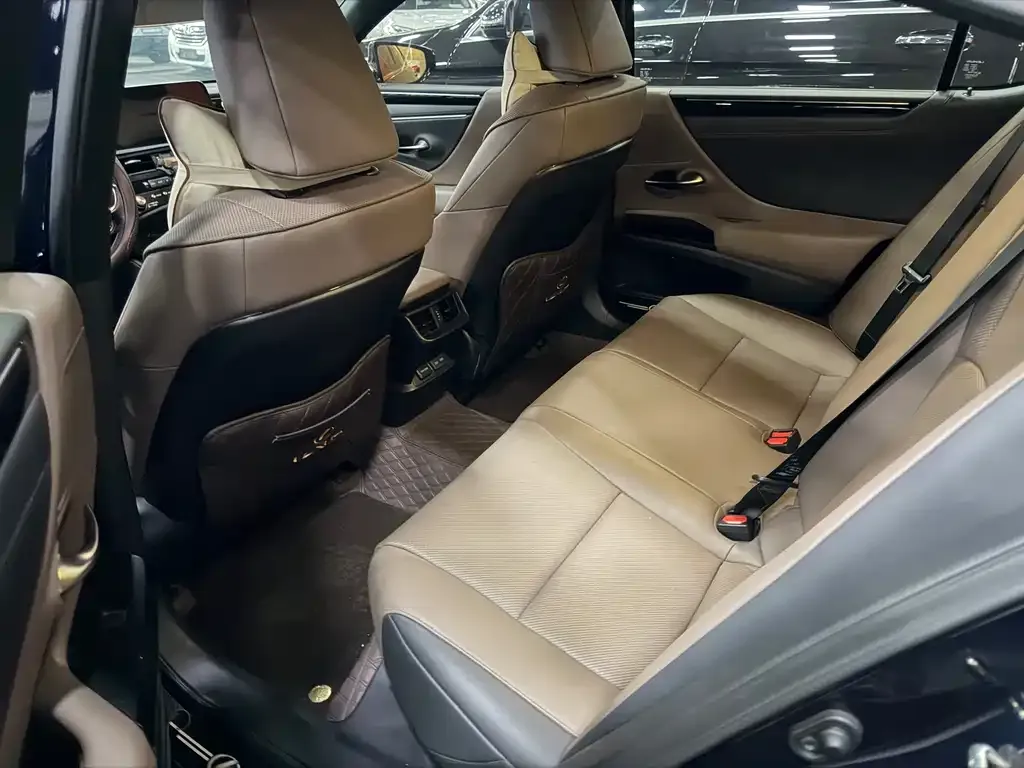 Lexus ES 2023 из CN, фото 2
