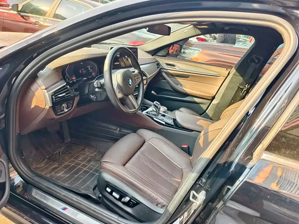 BMW 5 Series 2023 из CN, фото 5