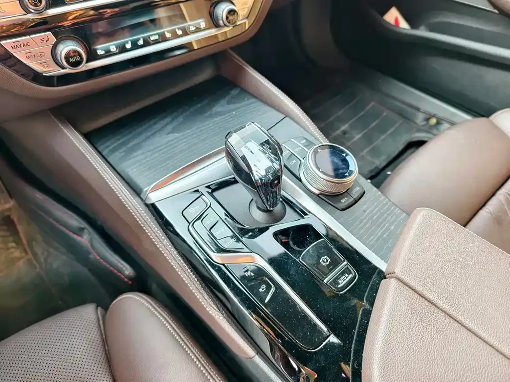 BMW 5 Series 2023 из CN, фото 6