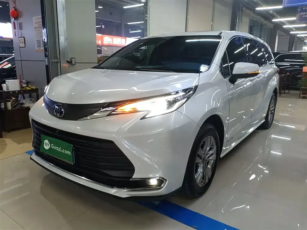 Toyota Sienna 2023 из CN, фото 8