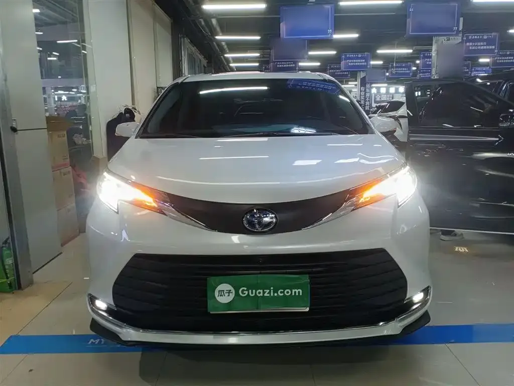 Toyota Sienna 2023 из CN, фото 6