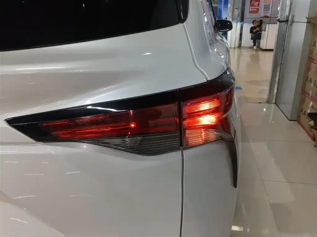 Toyota Sienna 2023 из CN, фото 3
