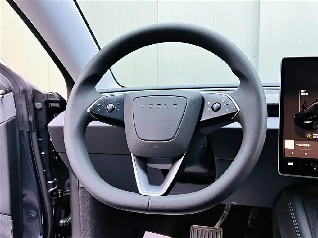 Tesla Model 3 — фото 8