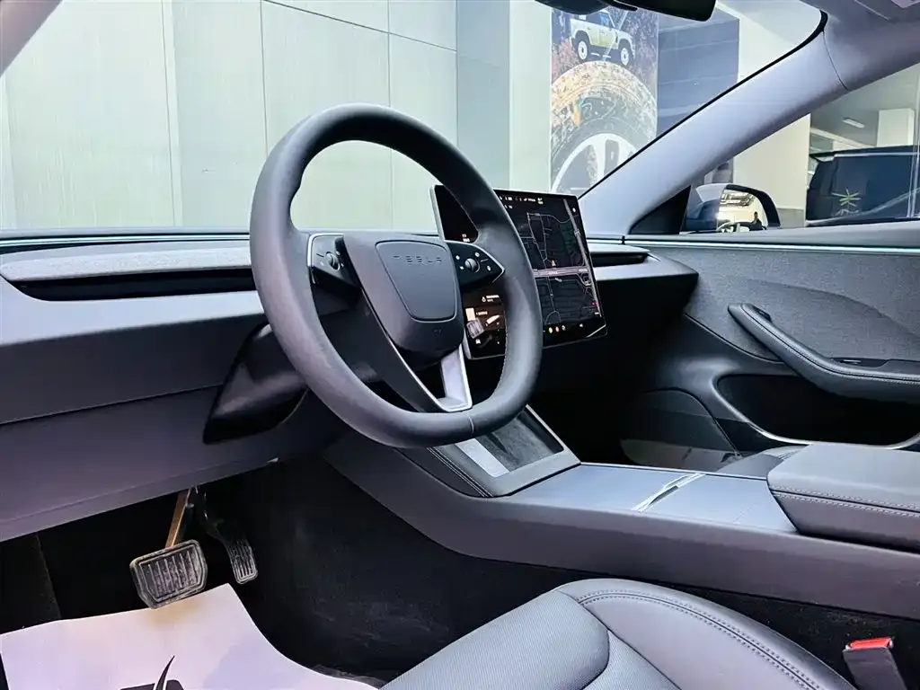 Tesla Model 3 — фото 6