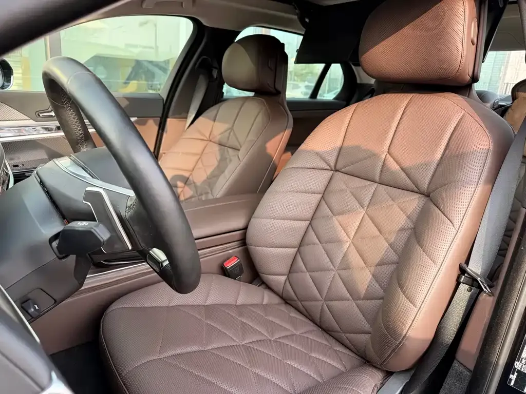 BMW 7 Series 2025 из CN, фото 3