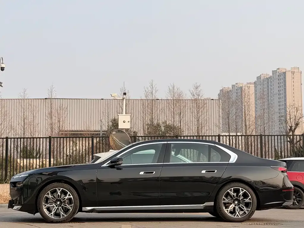 BMW 7 Series 2025 из CN, фото 6