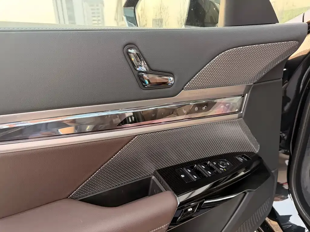 BMW 7 Series 2025 из CN, фото 9