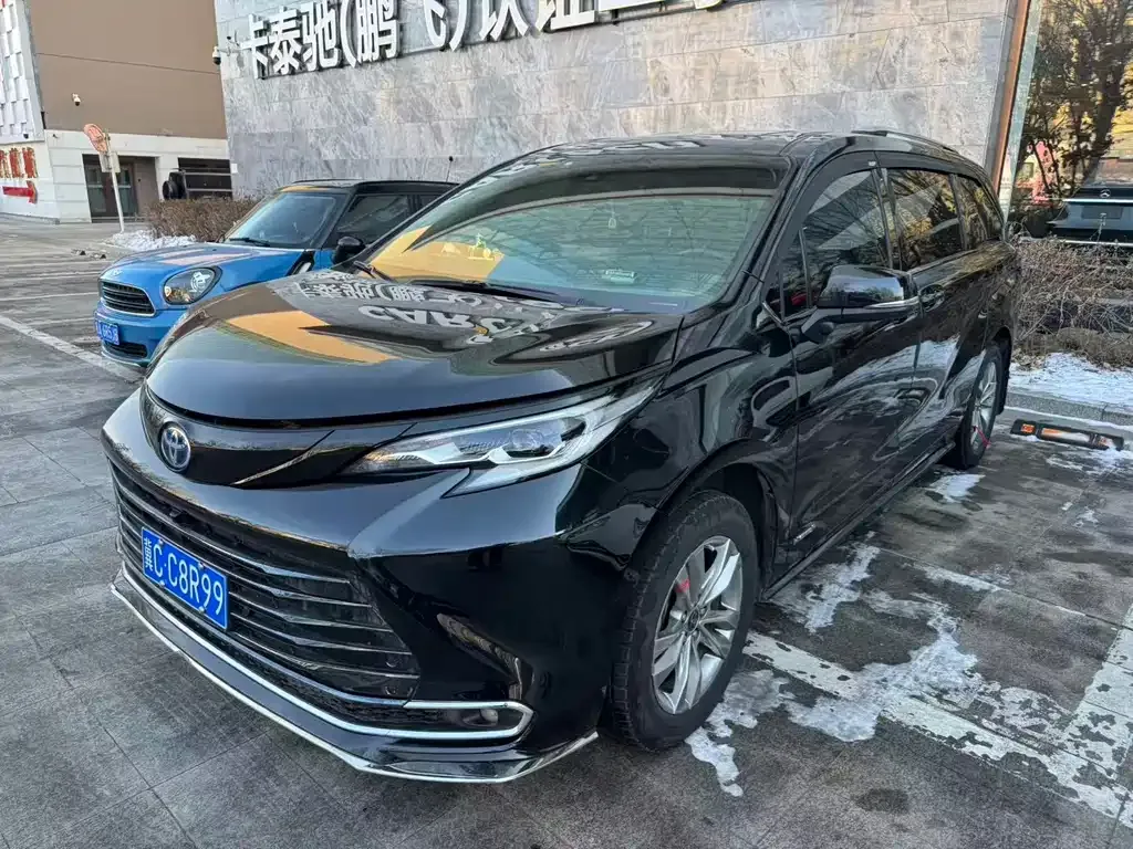 Toyota Sienna 2023 из CN, фото 1