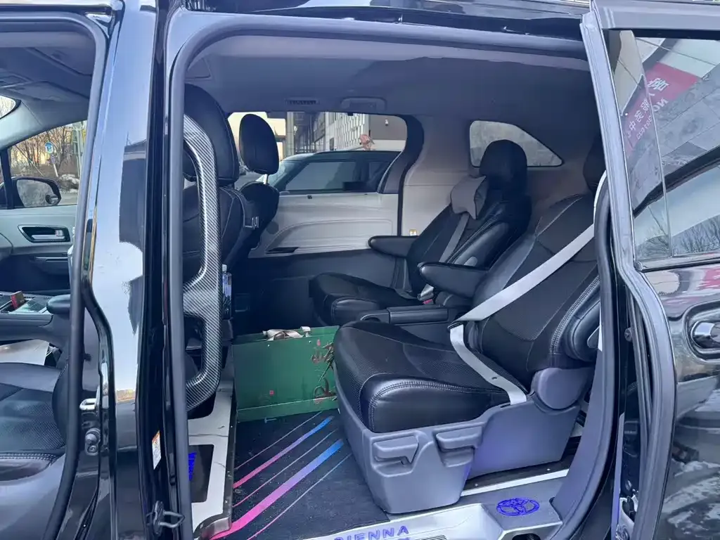 Toyota Sienna 2023 из CN, фото 6