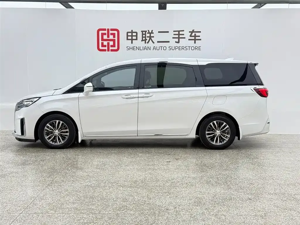 Buick GL8 2023 из CN, фото 3