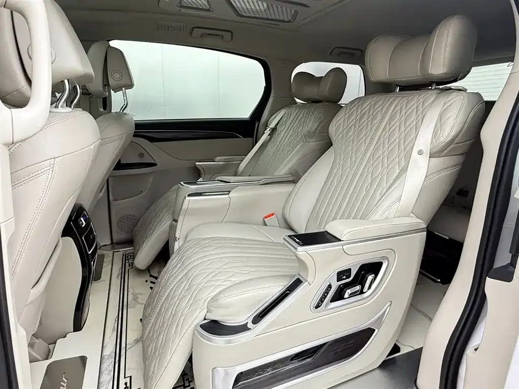 Buick GL8 2023 из CN, фото 6