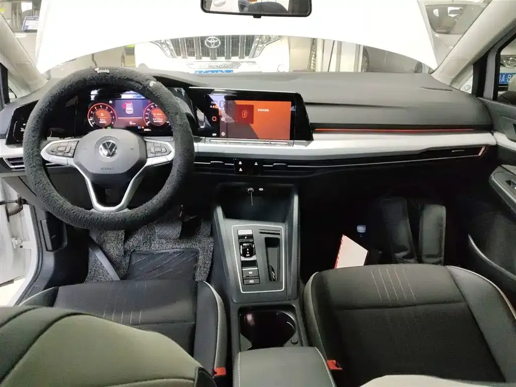 Volkswagen Golf 2022 из CN, фото 10