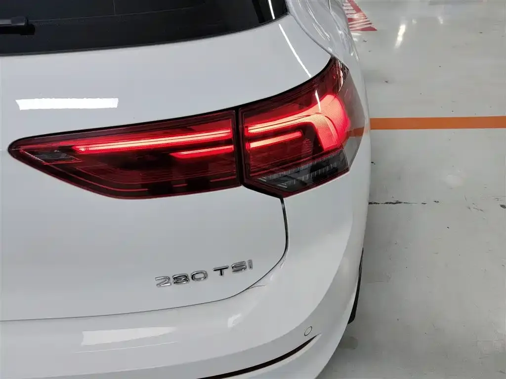 Volkswagen Golf 2022 из CN, фото 8
