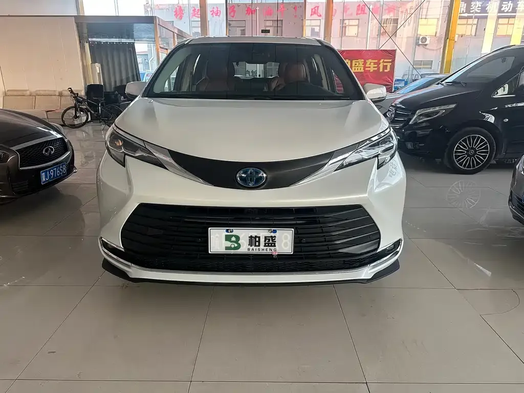Toyota Sienna 2022 из CN, фото 1