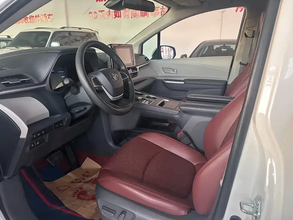Toyota Sienna 2022 из CN, фото 2