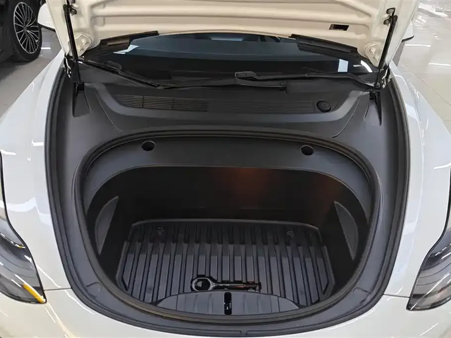Tesla Model 3 — фото 10