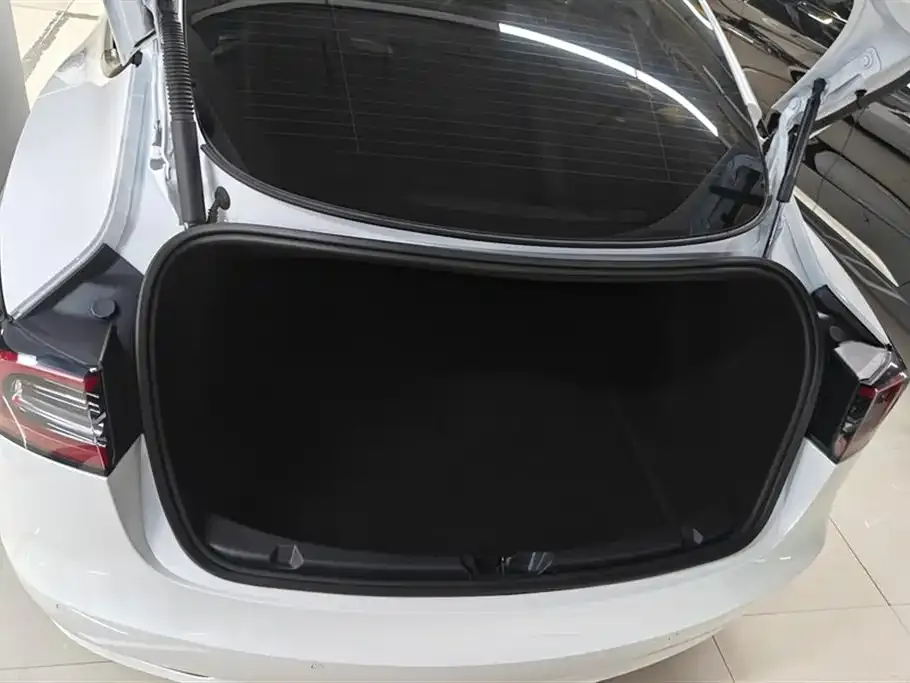 Tesla Model 3 — фото 4