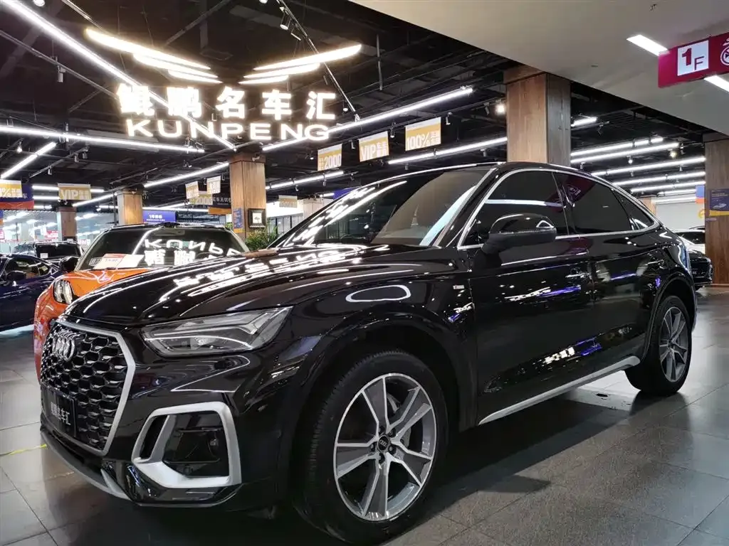 Audi Q5L Sportback — фото 1