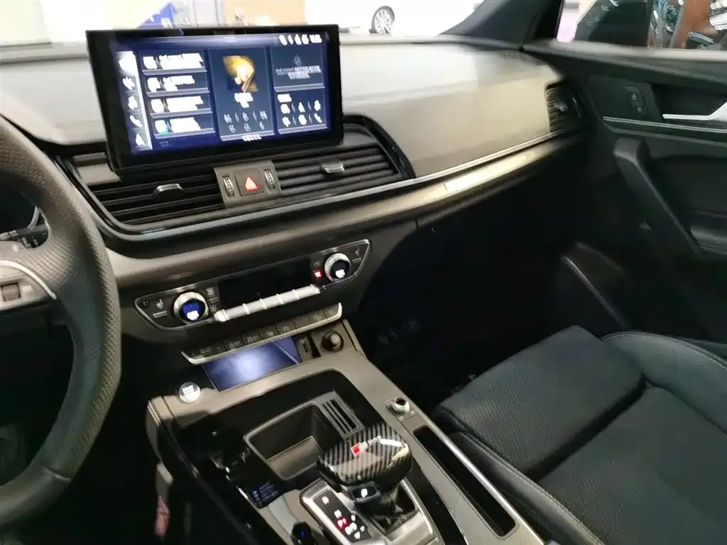 Audi Q5L Sportback — фото 9
