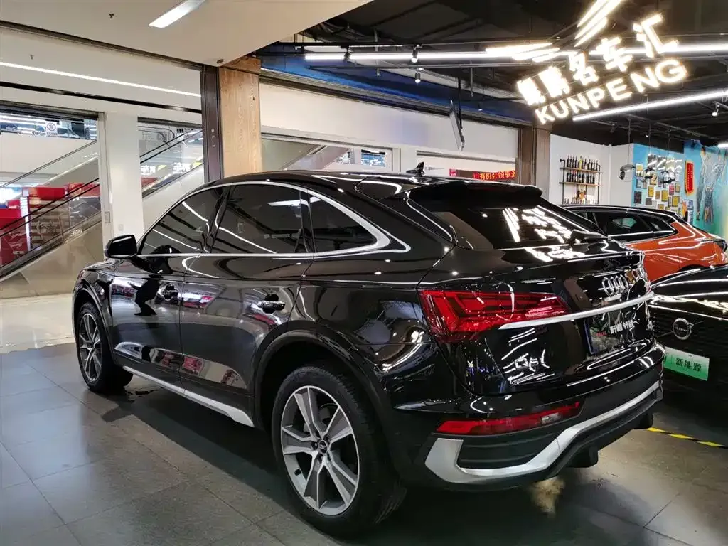 Audi Q5L Sportback — фото 6