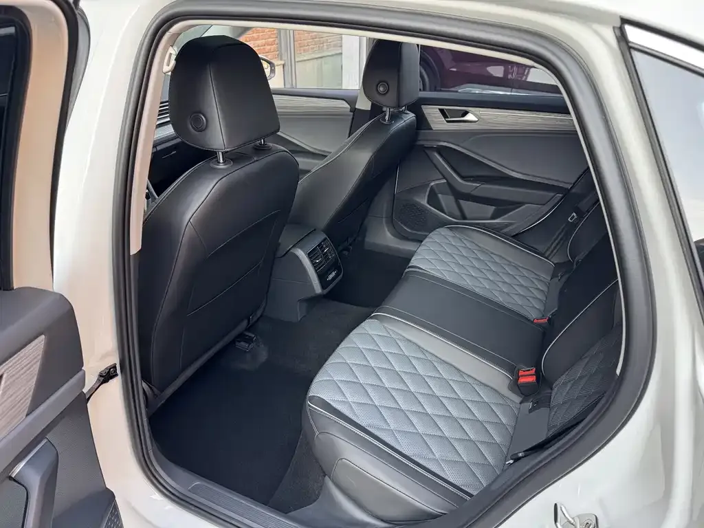 Volkswagen Sagitar 2025 из CN, фото 4