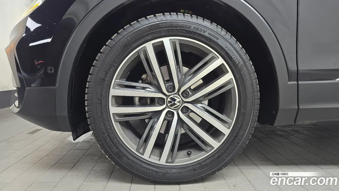 Volkswagen Tiguan — фото 10