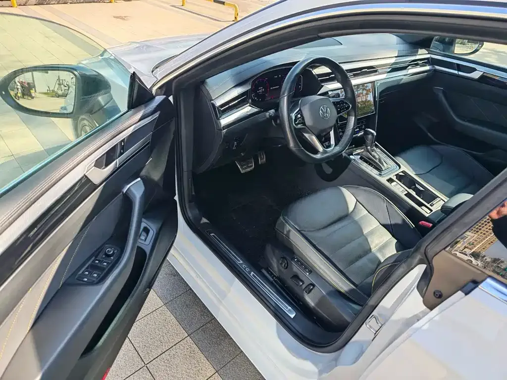 Volkswagen CC 2023 из CN, фото 4