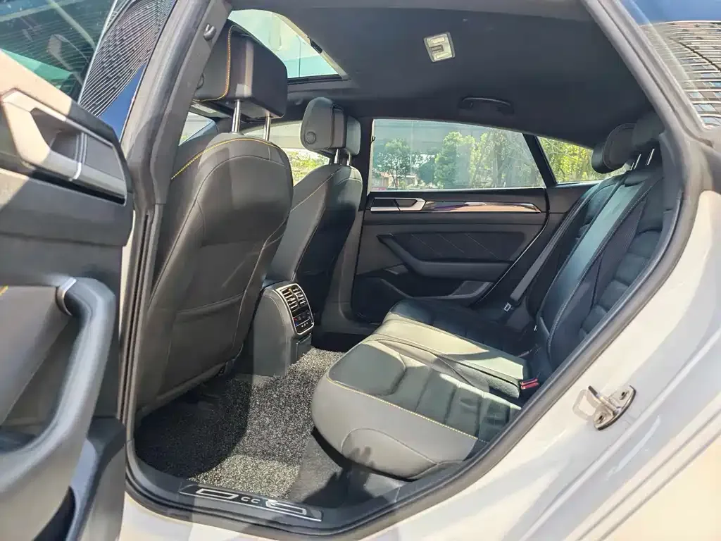 Volkswagen CC 2023 из CN, фото 6