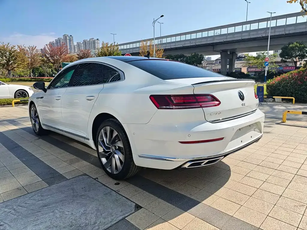 Volkswagen CC 2023 из CN, фото 8