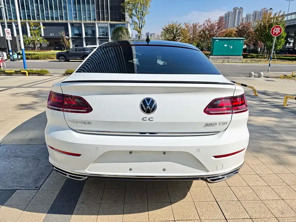 Volkswagen CC 2023 из CN, фото 2