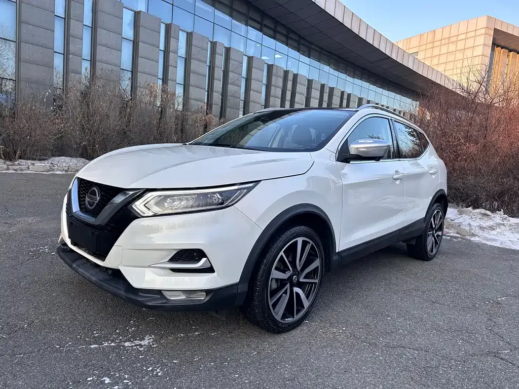 Nissan Qashqai — фото 1