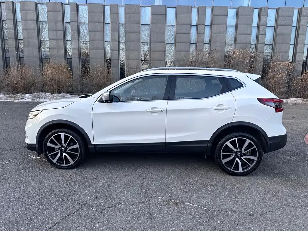 Nissan Qashqai — фото 6