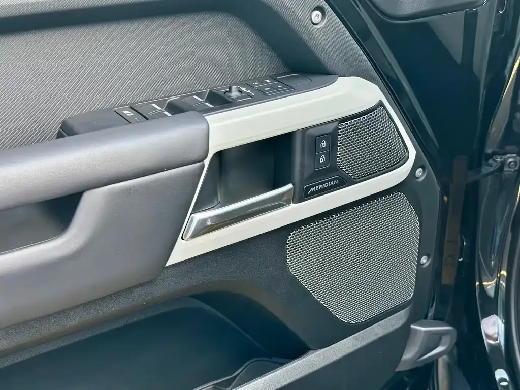 Land Rover Defender — фото 10